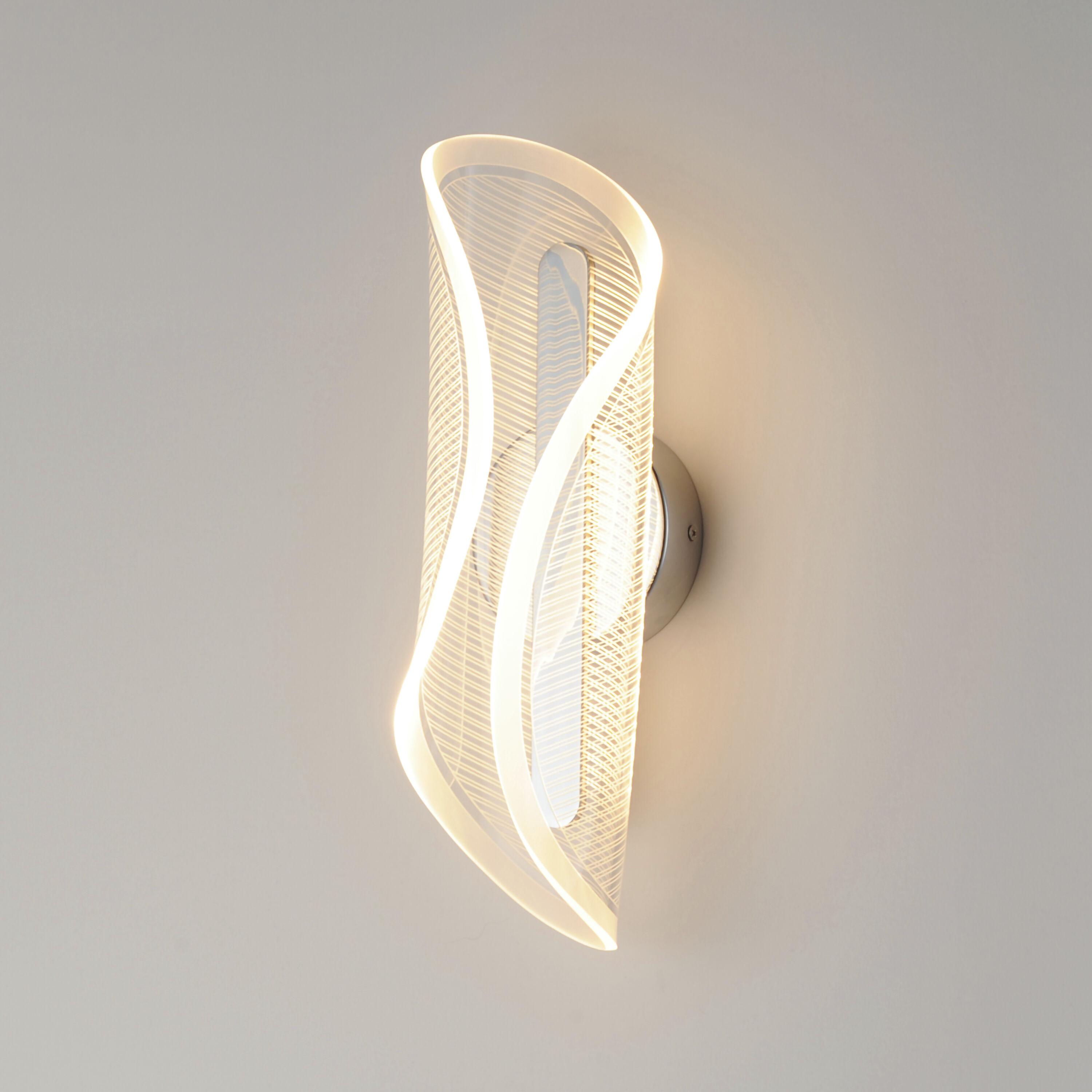 Manta Wall Sconce Wall Light in Polished Chrome, Clear Ribbed